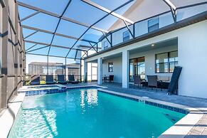 2957 FS - Luxury Oasis: 6BR Villa, Pool, Game