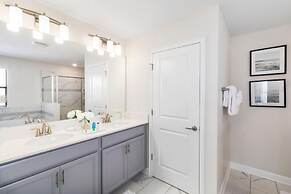 2957 FS - Luxury Oasis: 6BR Villa, Pool, Game