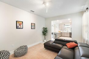 2957 FS - Luxury Oasis: 6BR Villa, Pool, Game