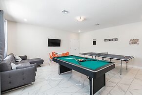 2957 FS - Luxury Oasis: 6BR Villa, Pool, Game