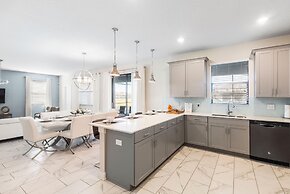 2957 FS - Luxury Oasis: 6BR Villa, Pool, Game