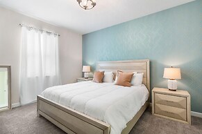 2957 FS - Luxury Oasis: 6BR Villa, Pool, Game