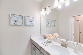 2957 FS - Luxury Oasis: 6BR Villa, Pool, Game