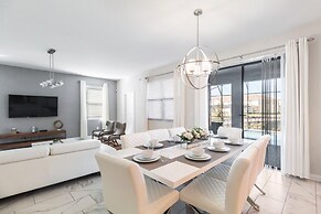 2957 FS - Luxury Oasis: 6BR Villa, Pool, Game