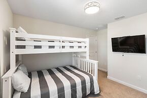 2957 FS - Luxury Oasis: 6BR Villa, Pool, Game