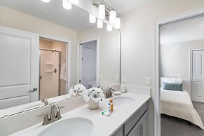 2957 FS - Luxury Oasis: 6BR Villa, Pool, Game