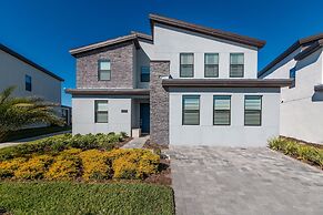 2957 FS - Luxury Oasis: 6BR Villa, Pool, Game