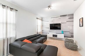 2957 FS - Luxury Oasis: 6BR Villa, Pool, Game