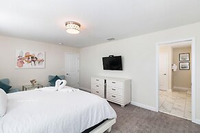 2957 FS - Luxury Oasis: 6BR Villa, Pool, Game