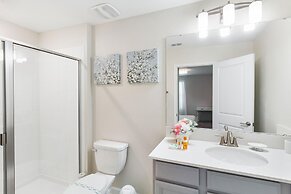 2957 FS - Luxury Oasis: 6BR Villa, Pool, Game