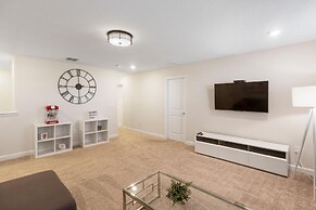 2957 FS - Luxury Oasis: 6BR Villa, Pool, Game