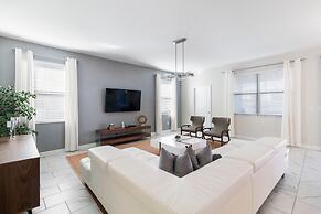 2957 FS - Luxury Oasis: 6BR Villa, Pool, Game