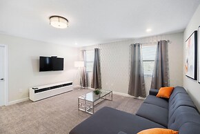 2957 FS - Luxury Oasis: 6BR Villa, Pool, Game