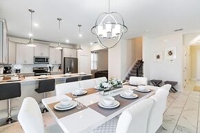 2957 FS - Luxury Oasis: 6BR Villa, Pool, Game