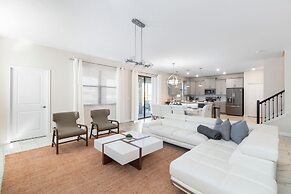 2957 FS - Luxury Oasis: 6BR Villa, Pool, Game