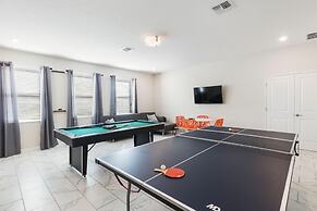 2957 FS - Luxury Oasis: 6BR Villa, Pool, Game