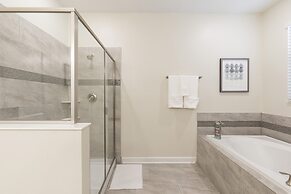 1509 MC - Exquisite 8BR Villa With Pool & Games