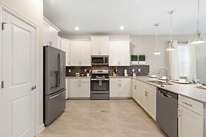 1509 MC - Exquisite 8BR Villa With Pool & Games