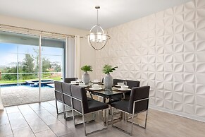 1509 MC - Exquisite 8BR Villa With Pool & Games