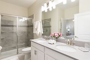 1509 MC - Exquisite 8BR Villa With Pool & Games