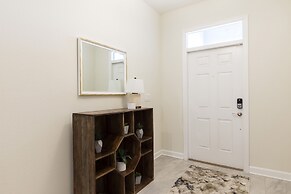 1509 MC - Exquisite 8BR Villa With Pool & Games