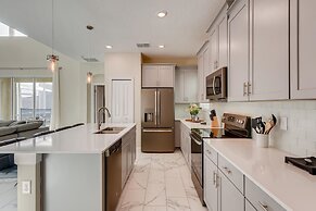 8992 CC - Exquisite 5 Bed Single Family