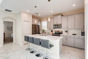 8992 CC - Exquisite 5 Bed Single Family