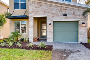 8992 CC - Exquisite 5 Bed Single Family