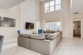 8992 CC - Exquisite 5 Bed Single Family