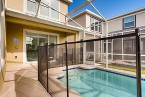 8992 CC - Exquisite 5 Bed Single Family