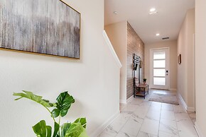 8992 CC - Exquisite 5 Bed Single Family