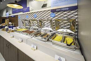 Holiday Inn Express & Suites Fort Myers Airport by IHG