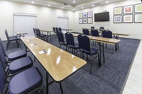 Holiday Inn Express & Suites Fort Myers Airport by IHG