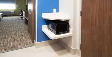 Holiday Inn Express & Suites Fort Myers Airport by IHG