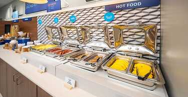 Holiday Inn Express & Suites Fort Myers Airport by IHG