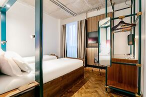 YOTEL Manchester Deansgate