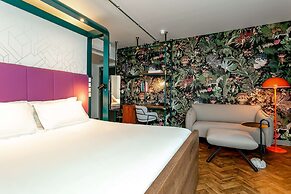 YOTEL Manchester Deansgate