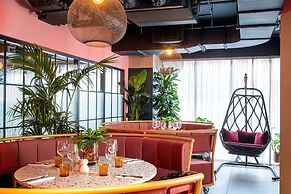 YOTEL Manchester Deansgate