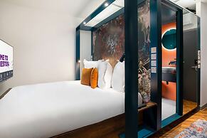 YOTEL Manchester Deansgate