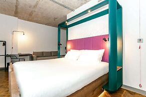 YOTEL Manchester Deansgate
