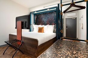 YOTEL Manchester Deansgate