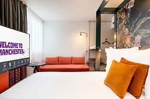 YOTEL Manchester Deansgate