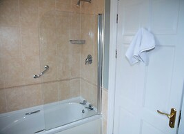 Dingle Courtyard Cottages