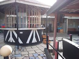 1000 Thousand Psalms Hotel