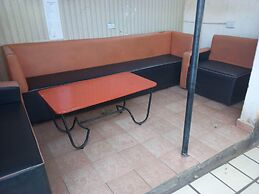 1000 Thousand Psalms Hotel