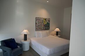 Hotel Revel