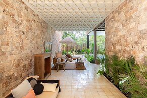 Villa Bambú - Your Jungle Hideaway at Aldea Zama