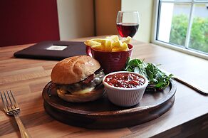 Woodford Dolmen Hotel