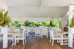 Tropicana Lagoon Apartments