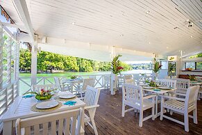 Tropicana Lagoon Apartments